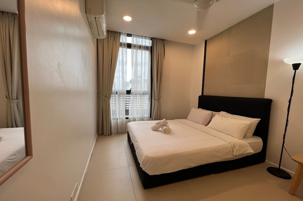 Arcoris Mont Kiara Apartments by Emily in Town