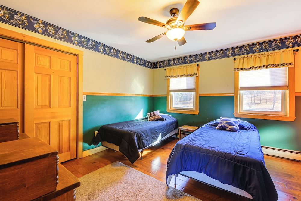 Hot Tub, Fire Pit & Grill: Remote Springfield Home