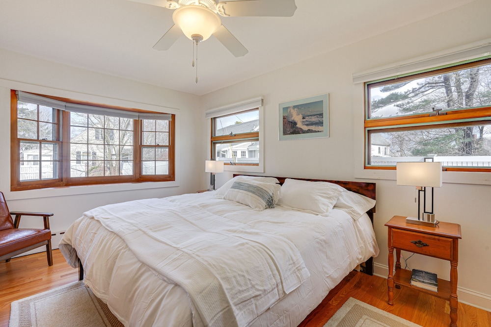 Gloucester Home w/ Large Yard: 1 Mi to Beach!