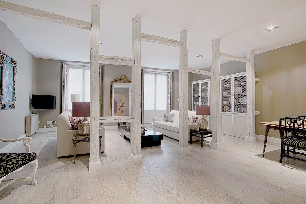 Great 2 Bd Aparm in Prime Location. Huertas view 3