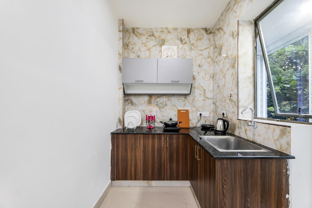 Diamond Suites Service Apartment