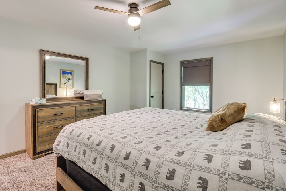 Hot Tub & Community Beach: Albrightsville Home!