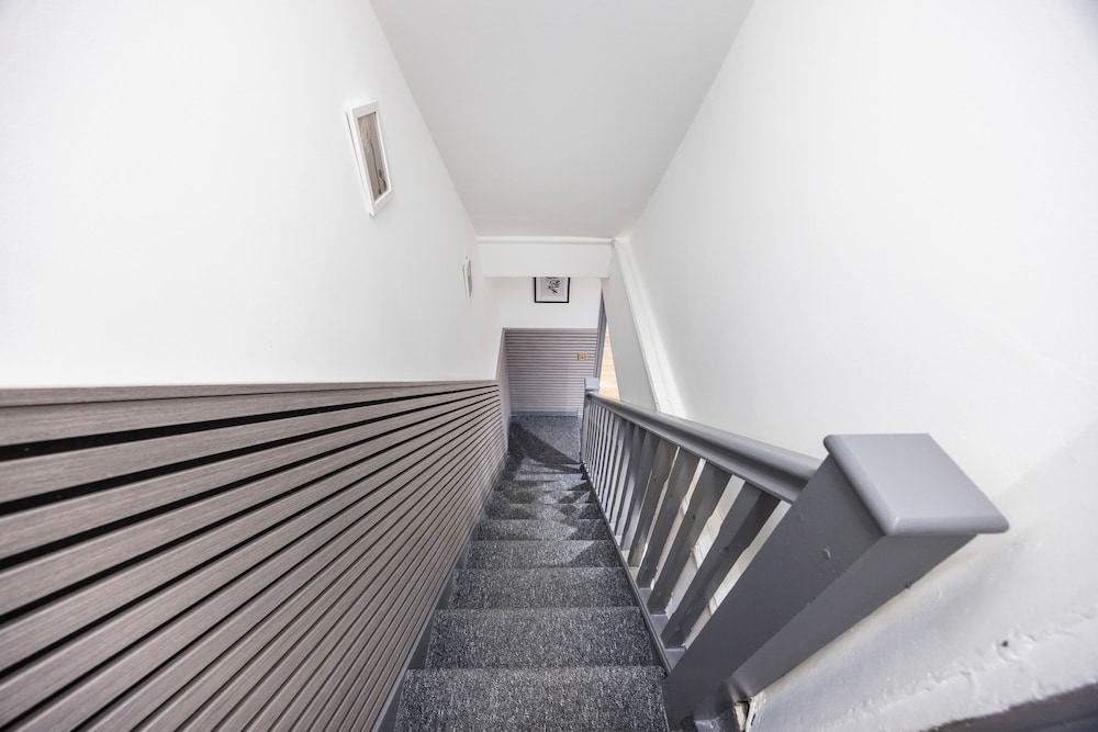 3 Bedroom Apartment by River Thames