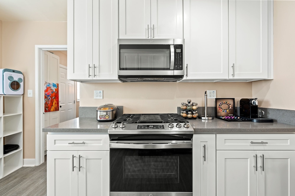 Whimsical Family Stay 10 Min Walk to PV Hospital