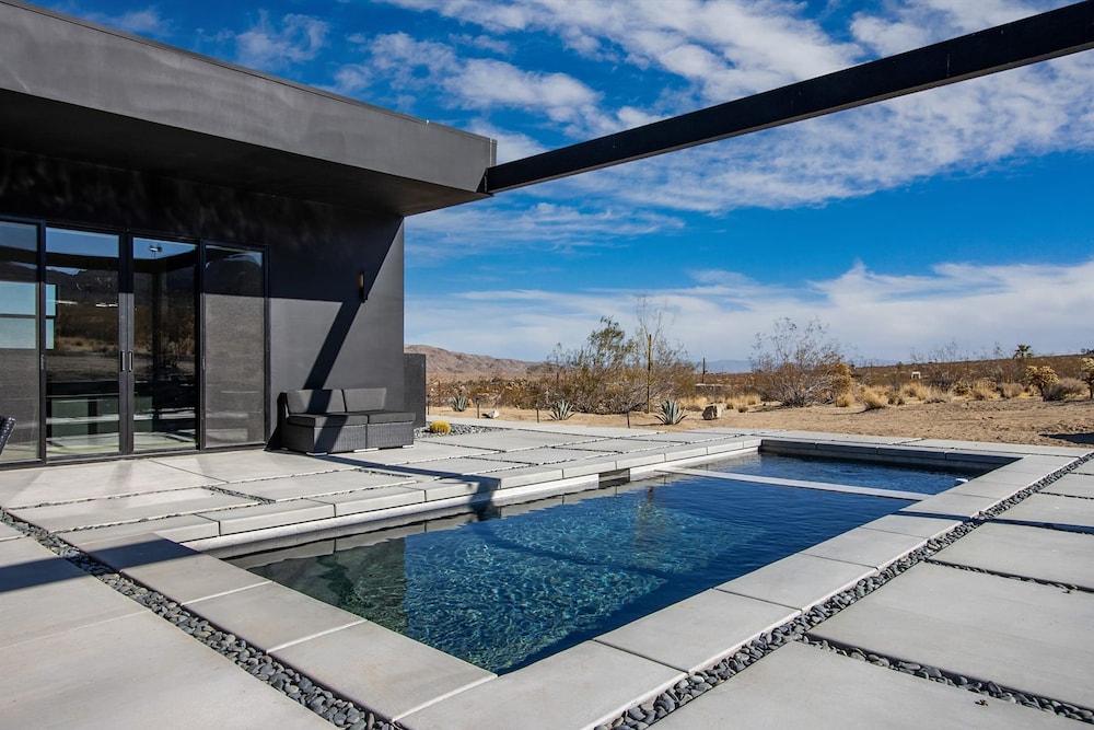 Luxe Modern Escape w Pool Hot Tub Firepit Desert View Lassen by Avantstay