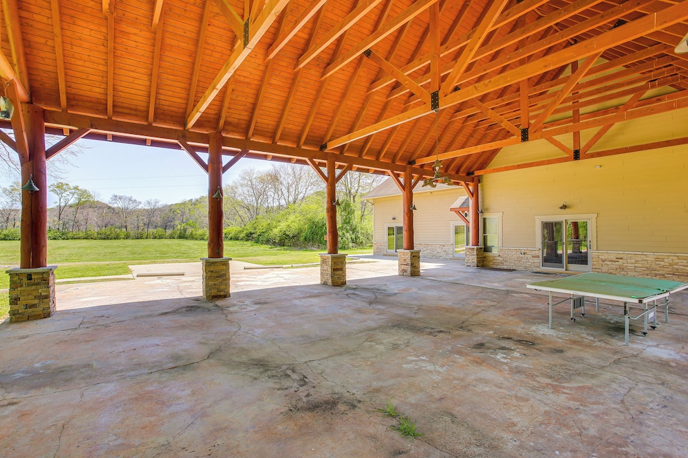 Spacious Group Getaway Near Cumberland River!