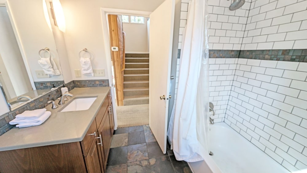 Whistling Swan 8 4 Bedroom Home