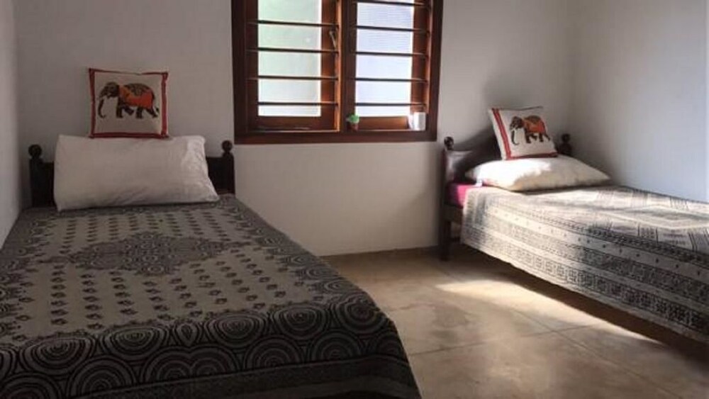 Waves Guest House & Turtle Restaurant