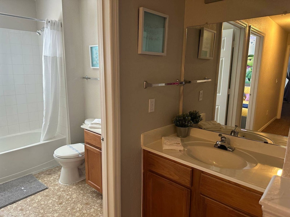 Charming Townhouse Near Disney