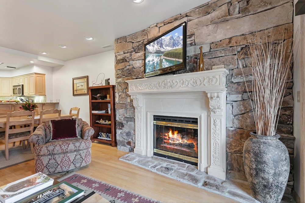 Royal Plaza at Deer Valley Resort - One Bedroom Condo #302 1 Condo