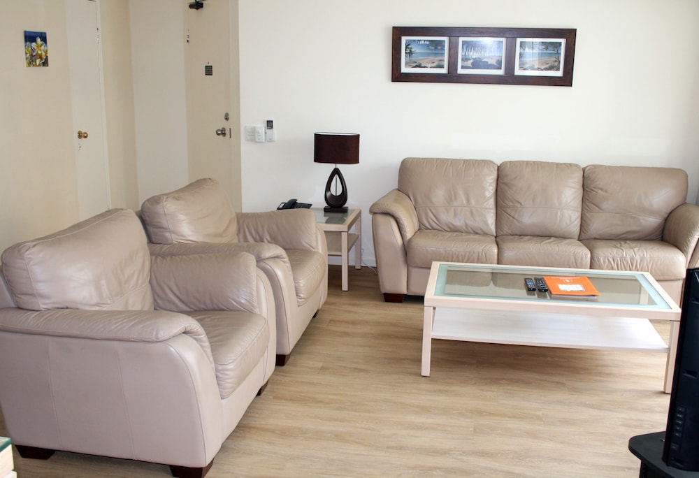 Coolangatta Vacations - The Bay Apartments - Property Image 3
