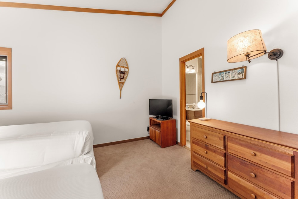 Tennis Townhome #1321 : 2