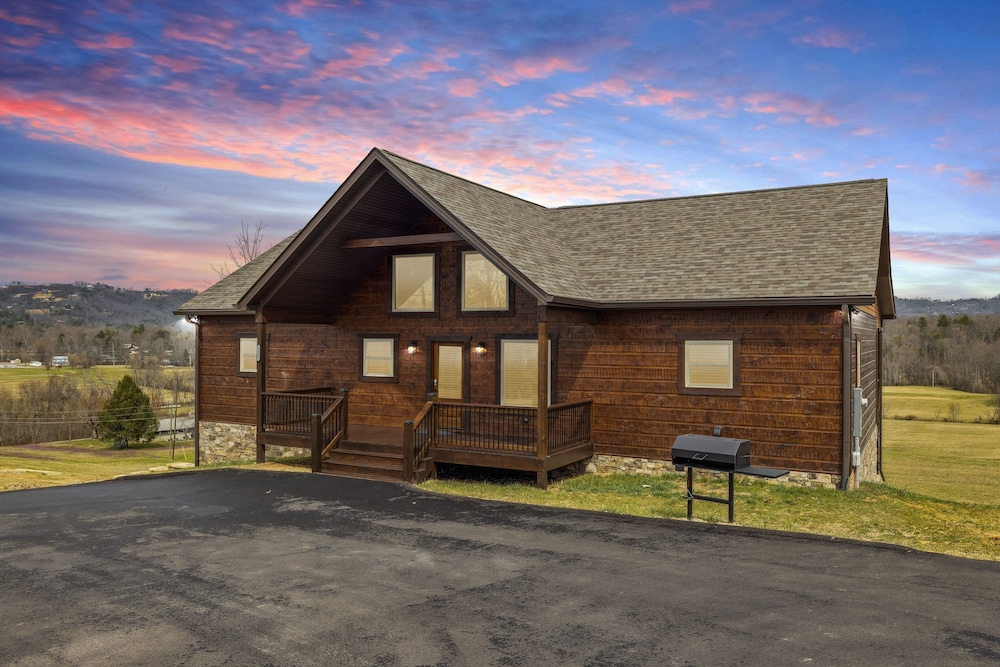 Robeson Hood Lodge 4 Bedroom Home