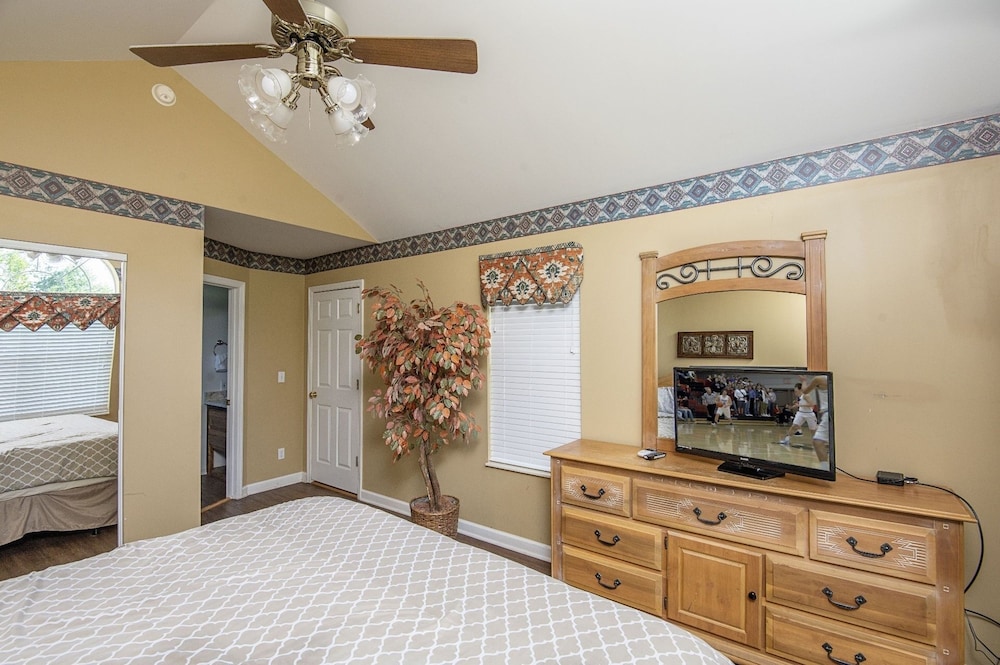 Our Tennessee Mountain Home - Great Location! Close To All The Action! 2 Bedroom Cabin by RedAwning view 4