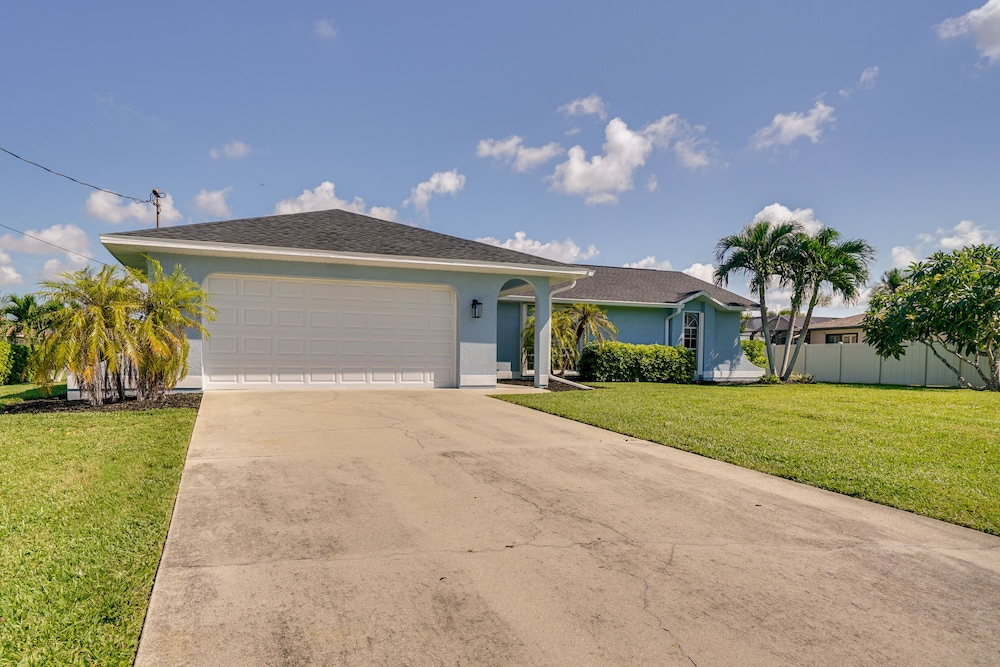 Centrally Located Cape Coral Oasis: Pool + Lanai view 3