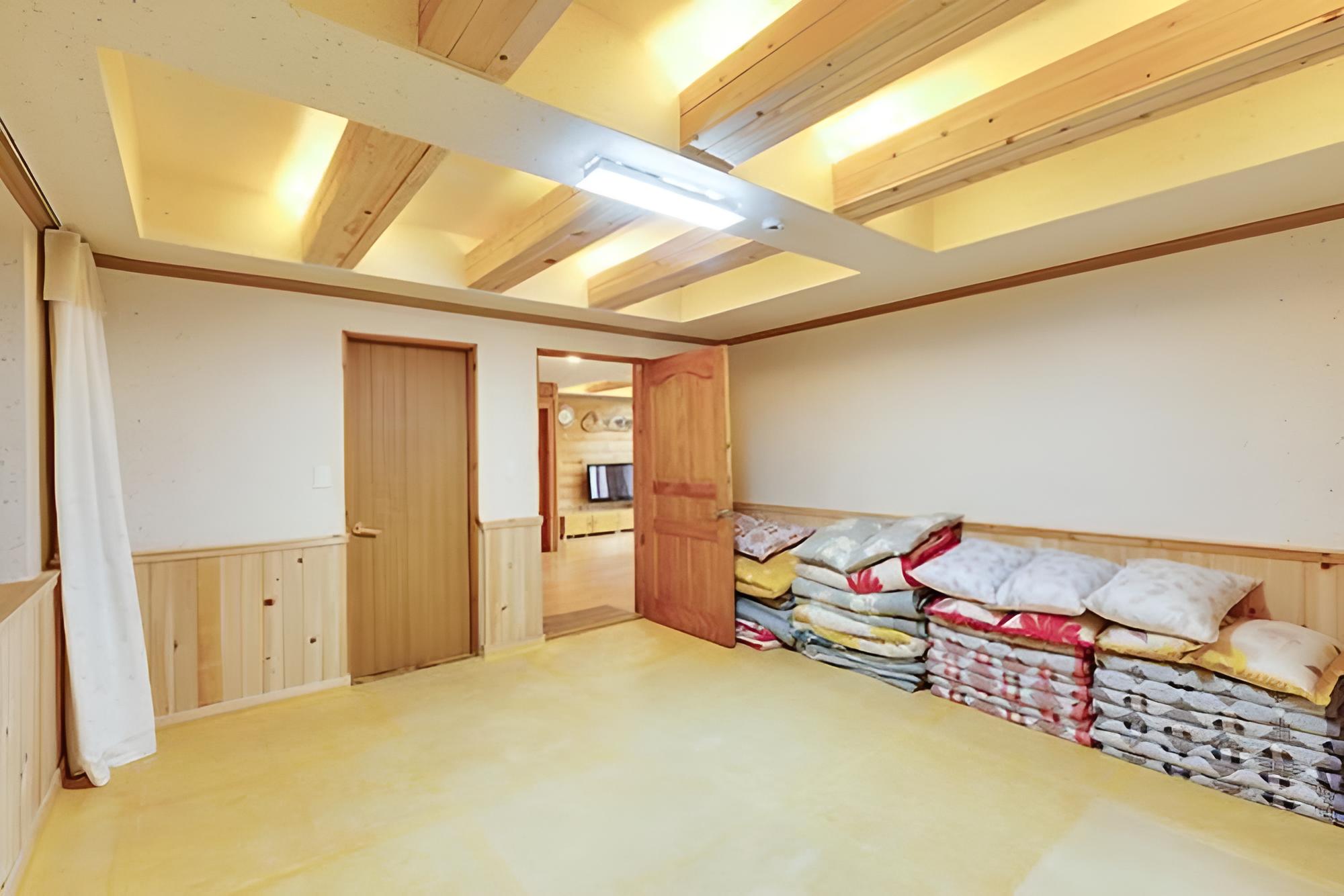 Wanju Moak Pension