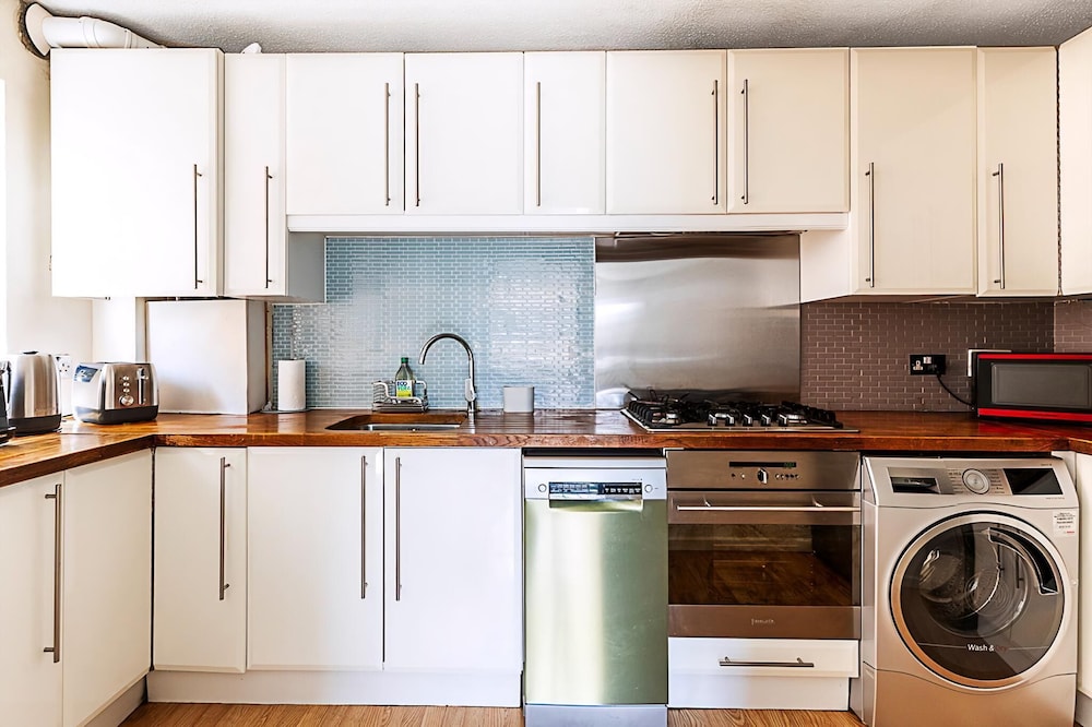 Quiet and Cosy 2-bed in Wimbledon