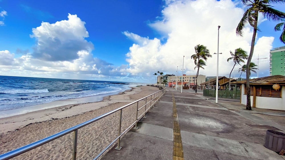 Flat Beira-mar com Varanda Piscina e Academia