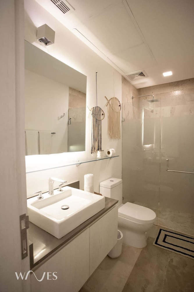 3 Br. Ocean Front PH With Stunning Views