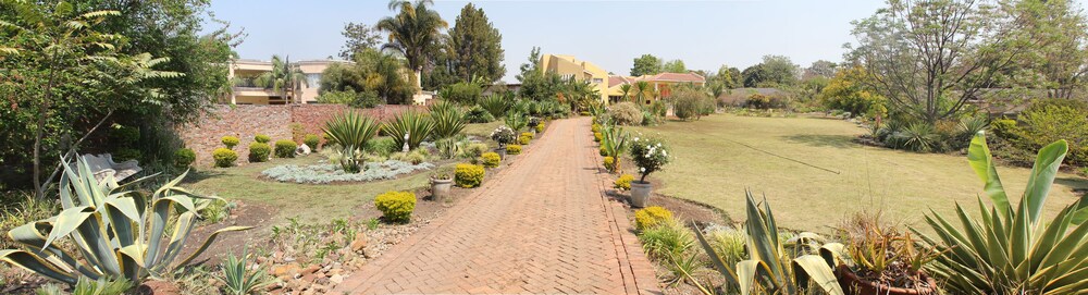 Borrowdale Ground Floor with Poolview