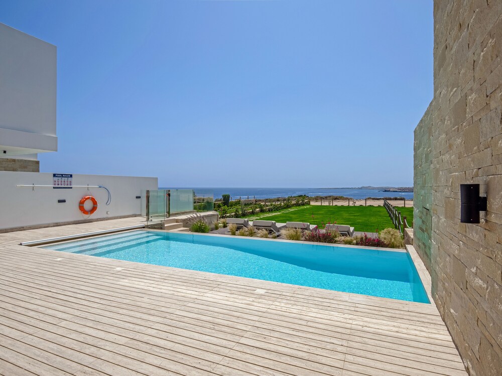 Sanders Konnos Bay Aphrodite - Exquisite 6-bedroom Villa On the Beach Front