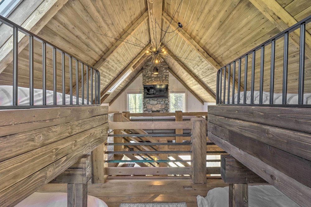 8 Mi to Ski: Custom-built Cabin in Breckenridge view 5