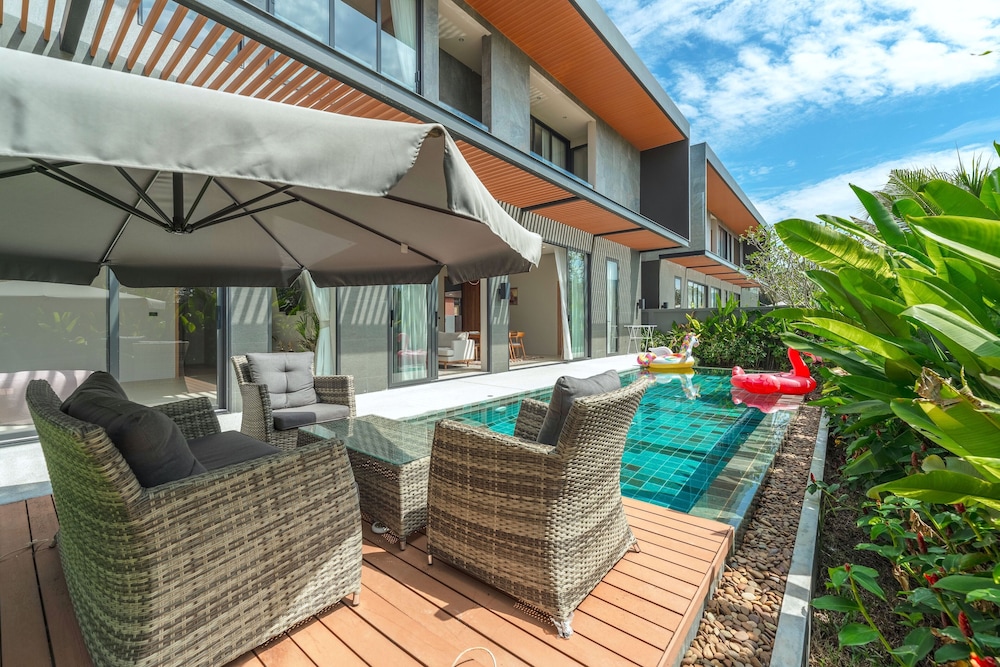 Modern 2-Level Pool Villa Long One A5