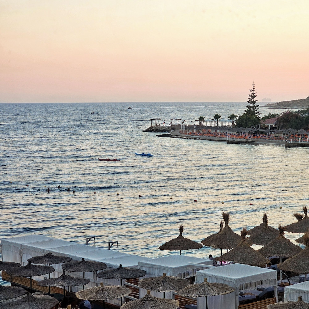 Ares Beachfront Luxury Rooms