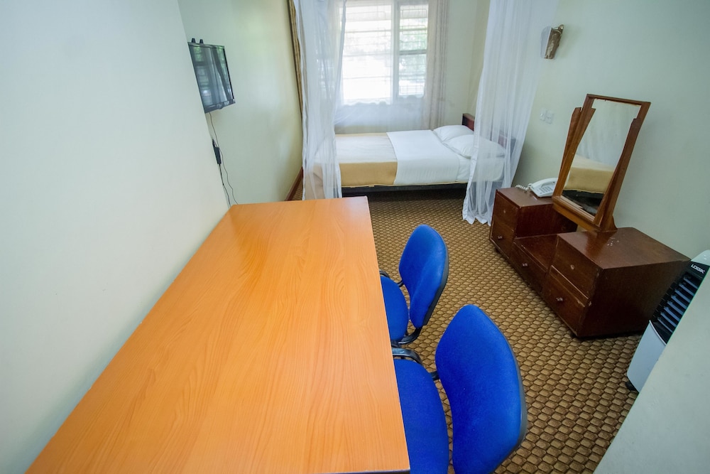 Emirina Travel Hotel