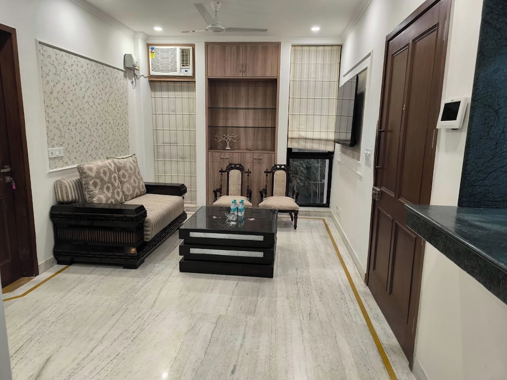 Metrolink Apartment & Suites-Green Park