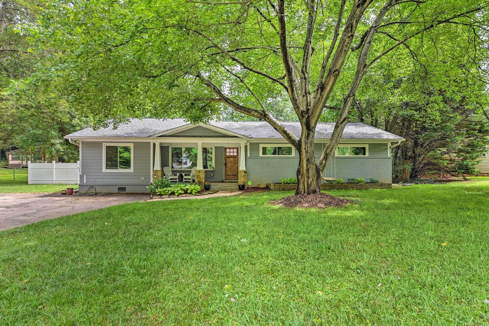 Charming Charlotte Cottage on a Half Acre!