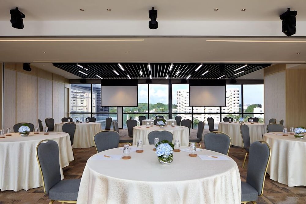 Momentus Hotel Alexandra 24