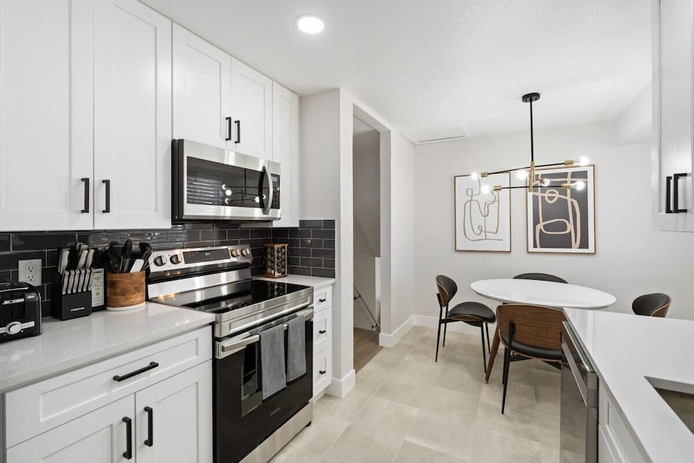 @ Marbella - Modern 4-br Retreat Chef's Kitchen