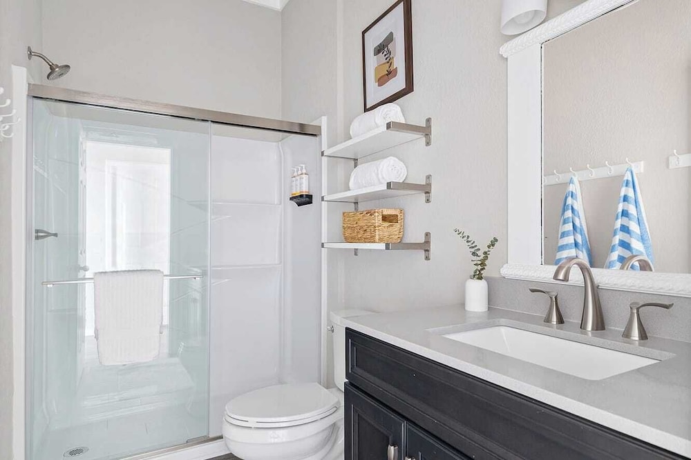 Sleeps 36 2 Homes, Walk to Beach, Priv Pool + Hot Tub Tidal Wave & Seacrest