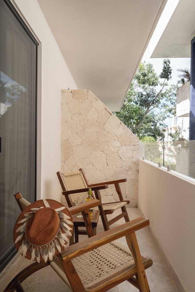 Beautiful and Comfortable, 1 Bedroom! The Best in Zama!