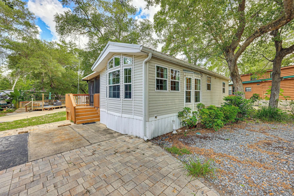 Steps to Lake Kerr: Home w/ Pool & Hot Tub Access!