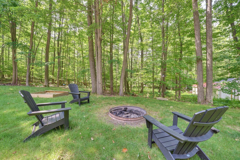 Dock Access + Nearby Beach: Higgins Lake Retreat!