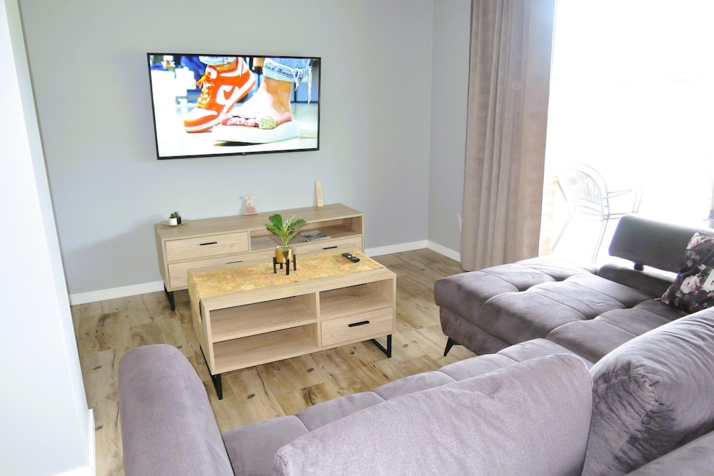 New, Large Holiday Home for 10 People