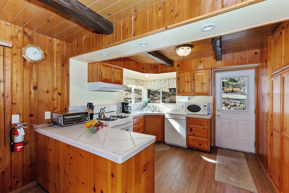 Acorn Acres Lake Views for 8