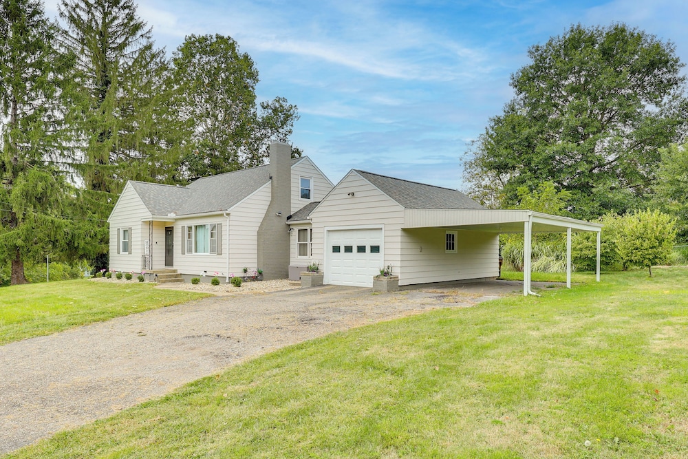 4 Mi to Main Street! Family Getaway in Zanesville