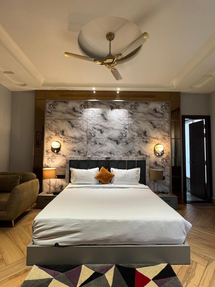 Ranveer Hotel and Restaurant