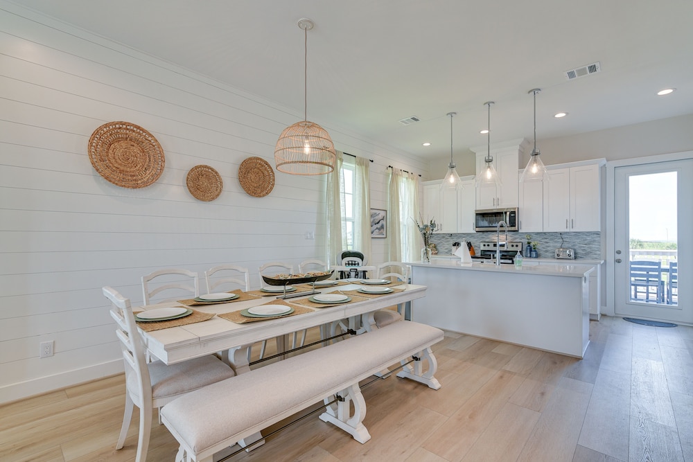'seas The Day:' Home w/ Pool Access in Galveston