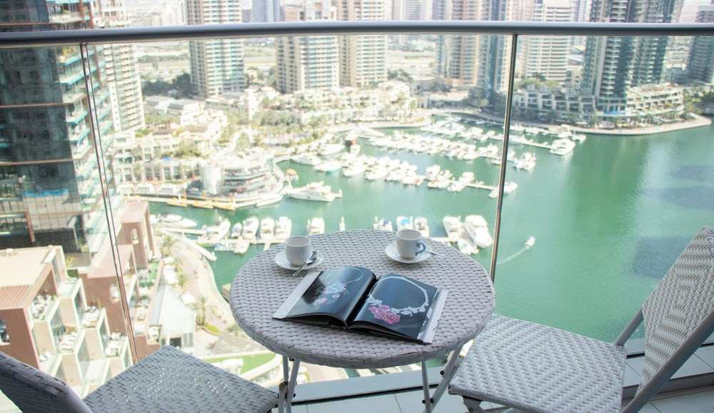 Manzil - 2BR in Dubai Marina w Sea View