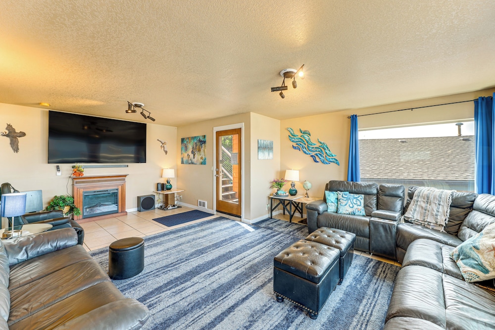 Group Friendly! Rockaway Beach Oasis w/ Game Room