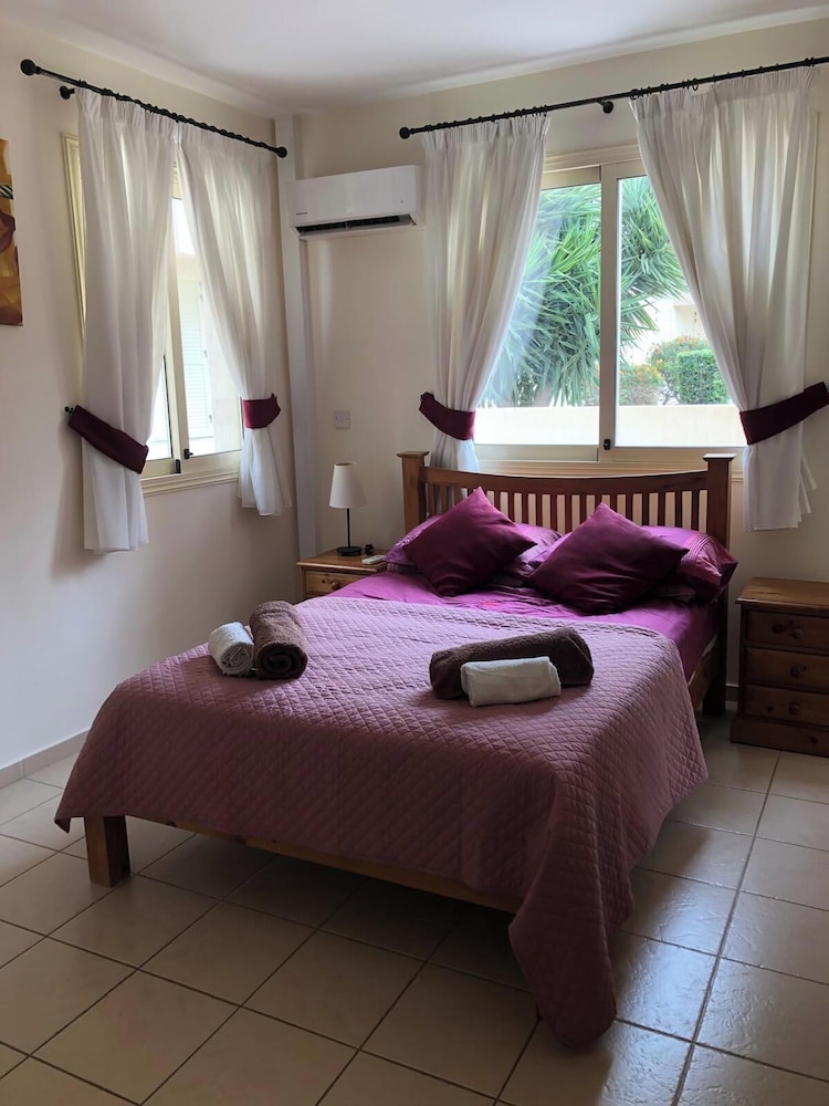 Apartment-paphos-poolside-near Amenities-discounts
