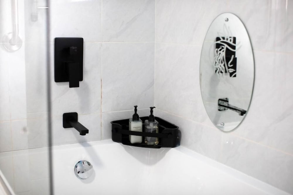 Luxurious Self-catering Apartment in Benoni With Private Entrance