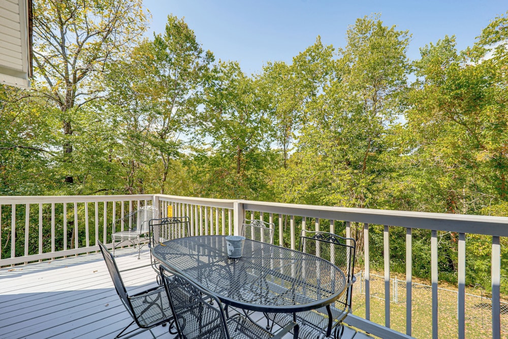 Walk to Main Street! Family Home in Williamstown