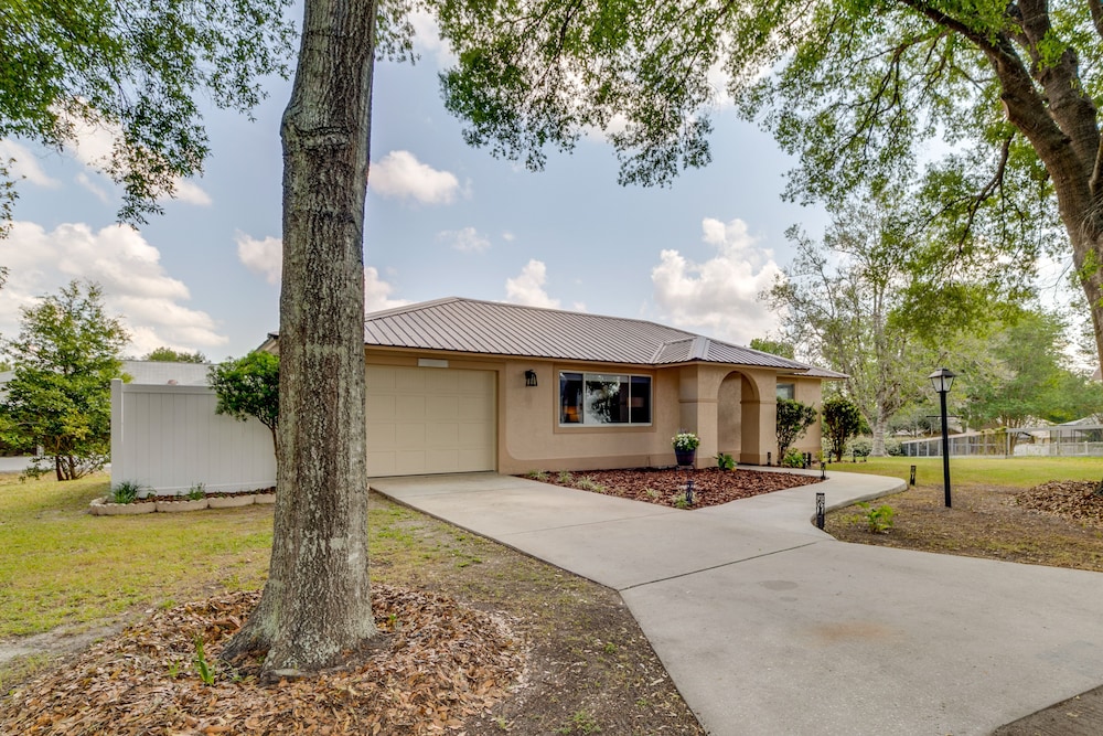 Florida Vacation Rental w/ Enclosed Porch! view 5
