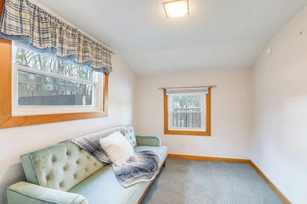 Lakefront Salem Retreat - Fish, Swim, Kayak & More