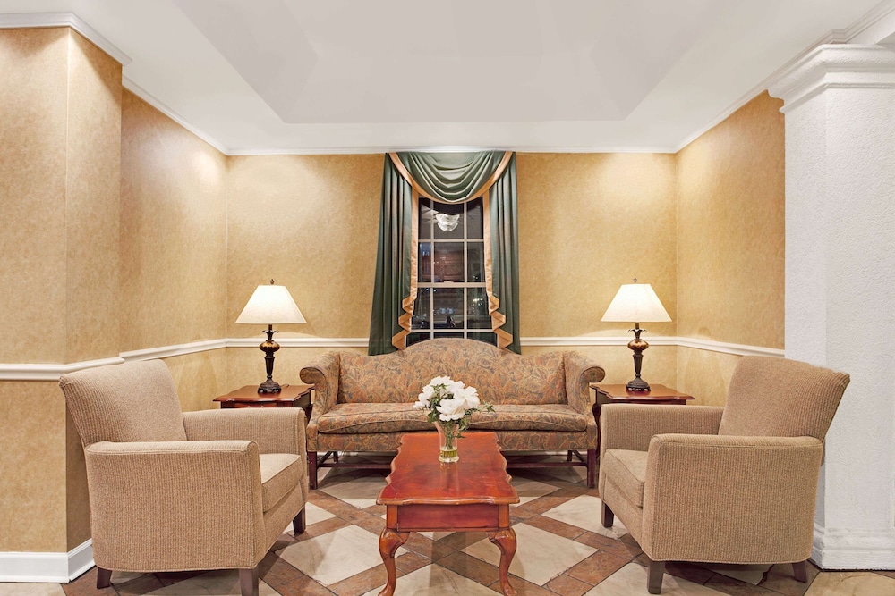 Baymont by Wyndham Pearl view 2